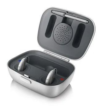 Un par de audífonos en un estuche de carga.