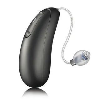 Un audífono negro está sobre una superficie blanca.