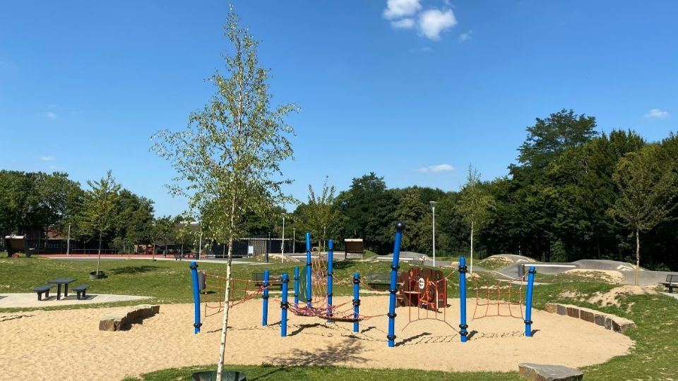 Gartengestaltung mit Pool von Blank Landschaftsarchitekten