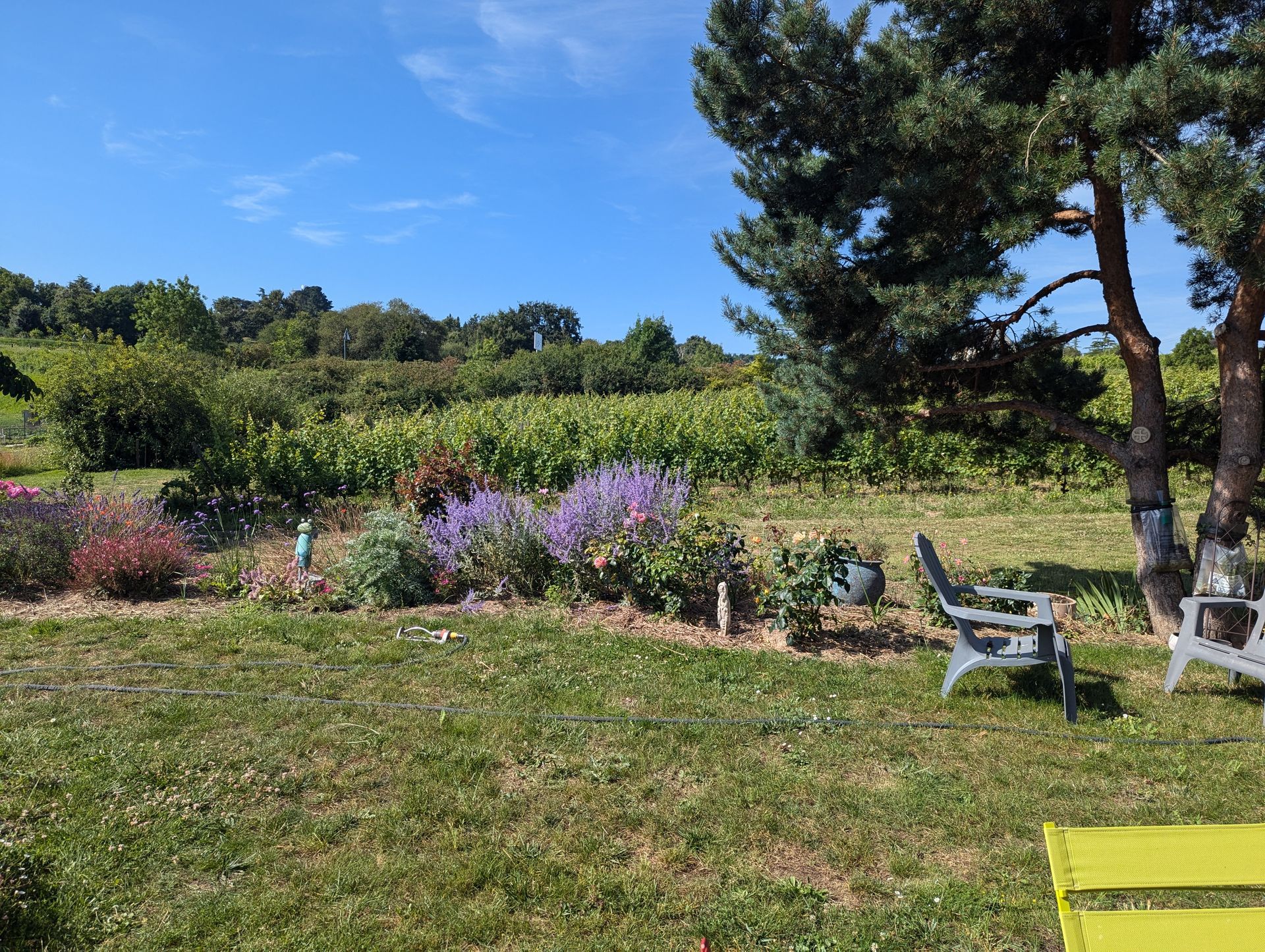 Entretien paysager d'un jardin fleuri