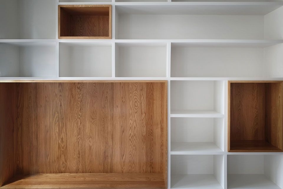 Holzschrank