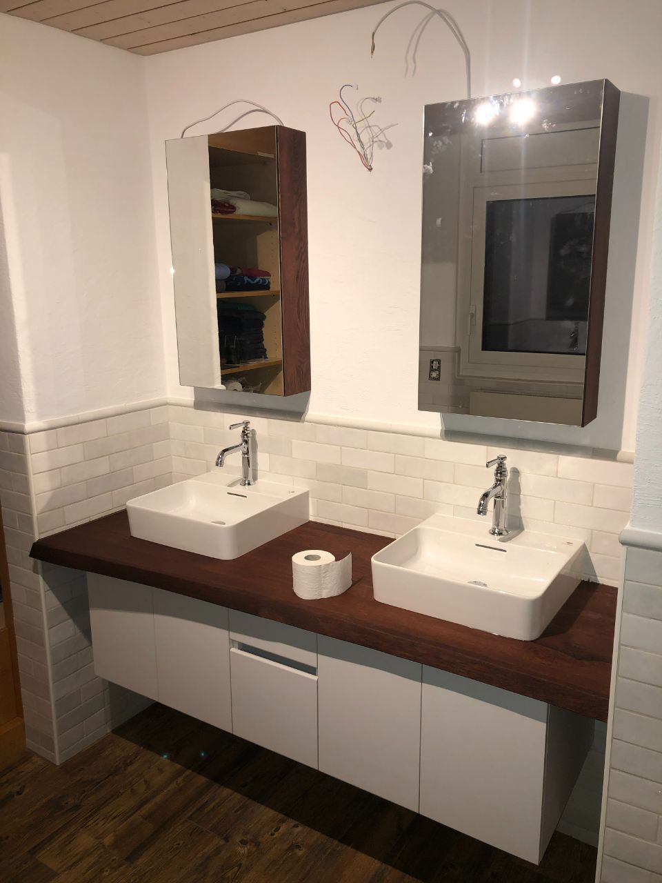 Waschbeckenmöbel mit zwei Waschbecken, hergestellt von HolzREBEL	