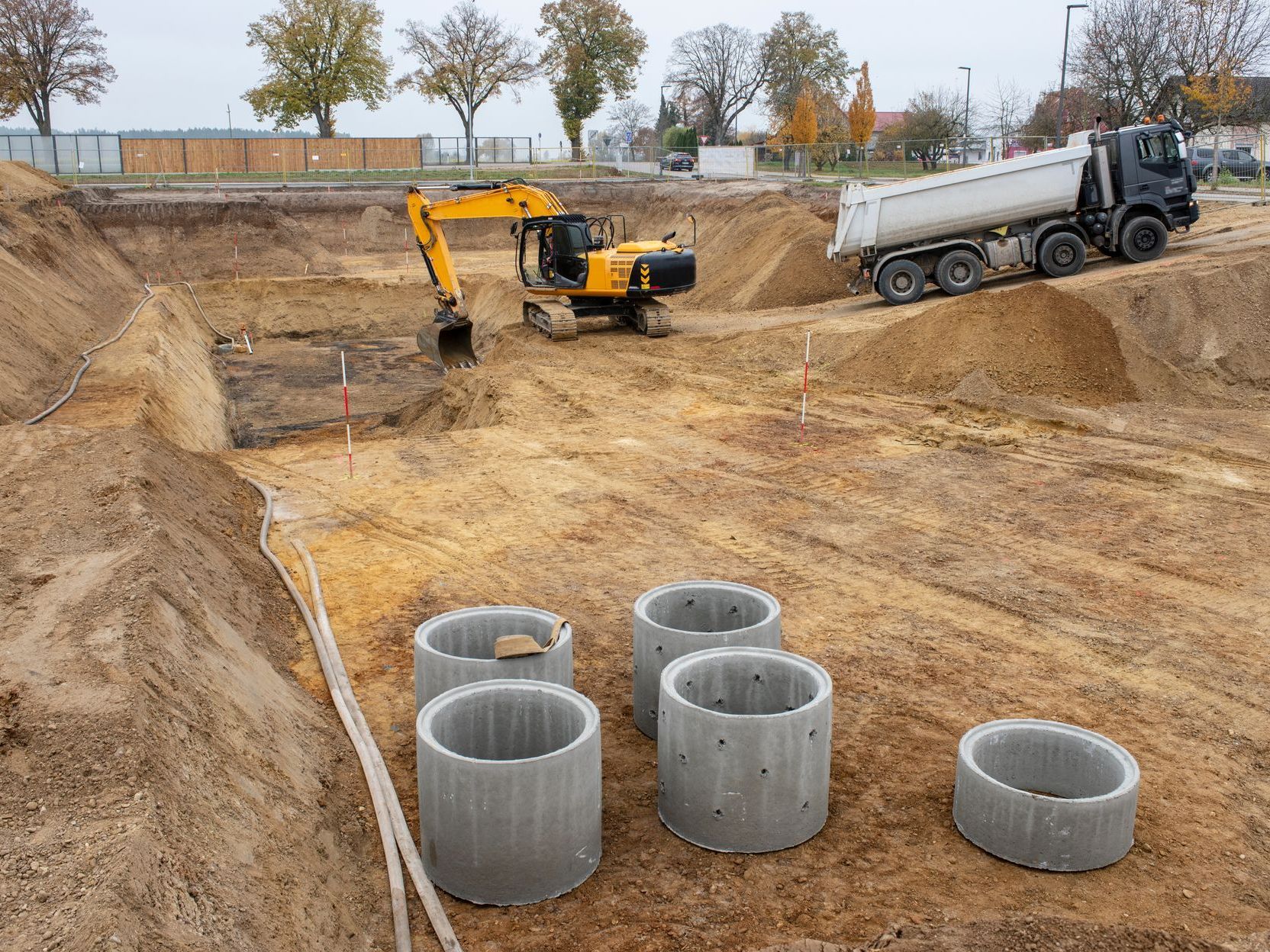 Pelleteuse qui a fini son terrassement