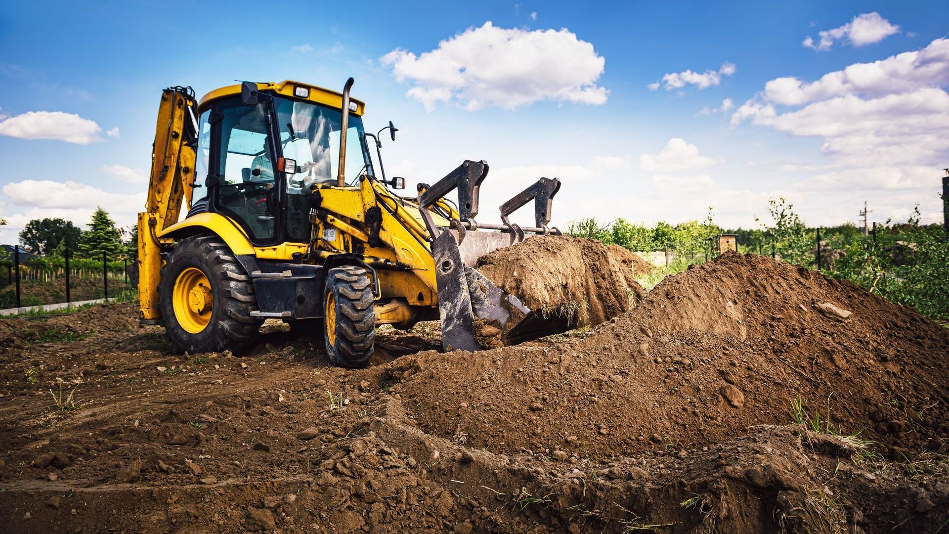 Un bulldozer qui réalise un terrassement