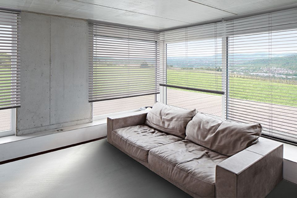 Jalousien von Streit und Kriener GmbH im Wohnzimmer