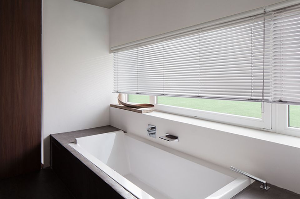 Jalousien im Bad