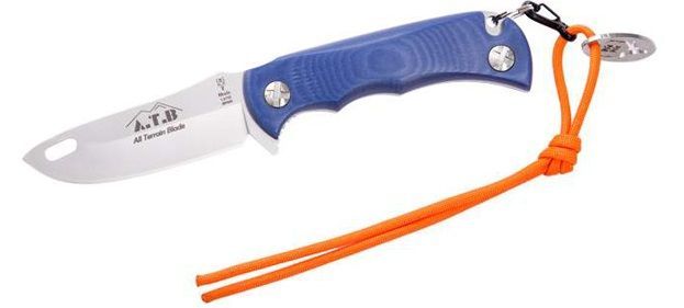 Navaja plegable con mango azul, cordón naranja y herrajes plateados.