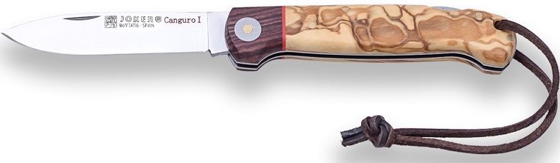 Una navaja plegable plateada con mango de madera clara y cordón de cuero marrón.