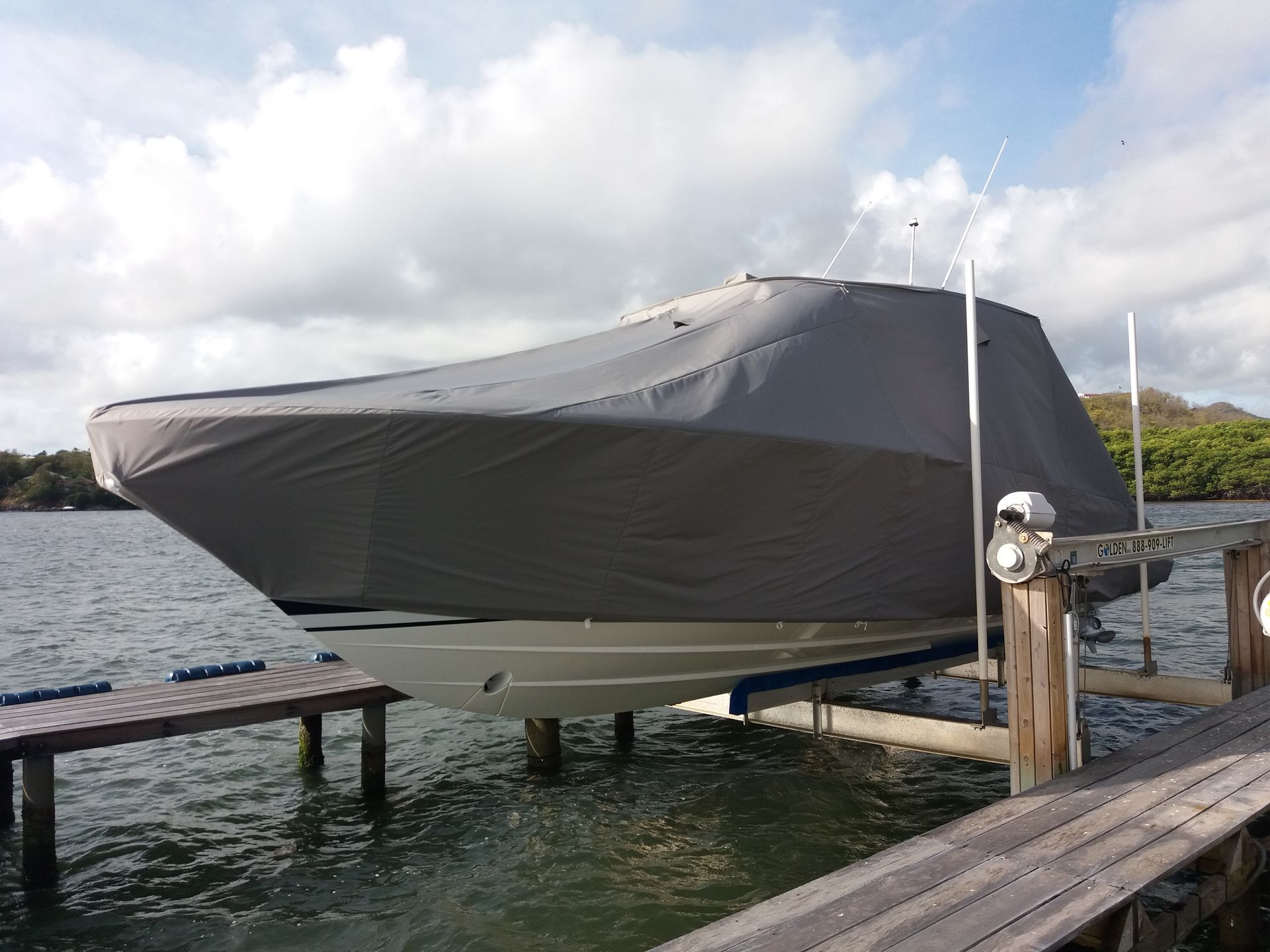 Bâche de protection grise pour bateau