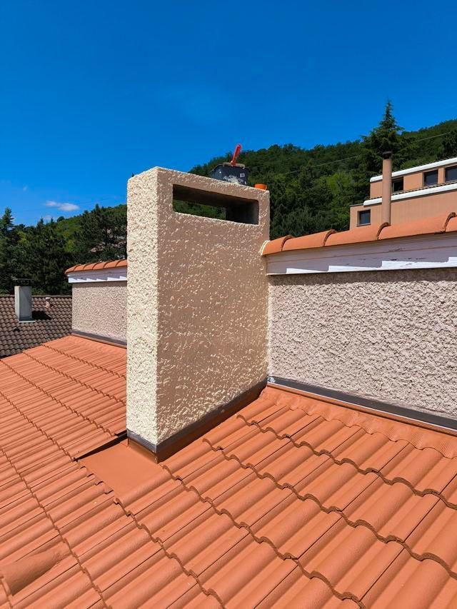 Travaux de pose de tuiles par l'entreprise