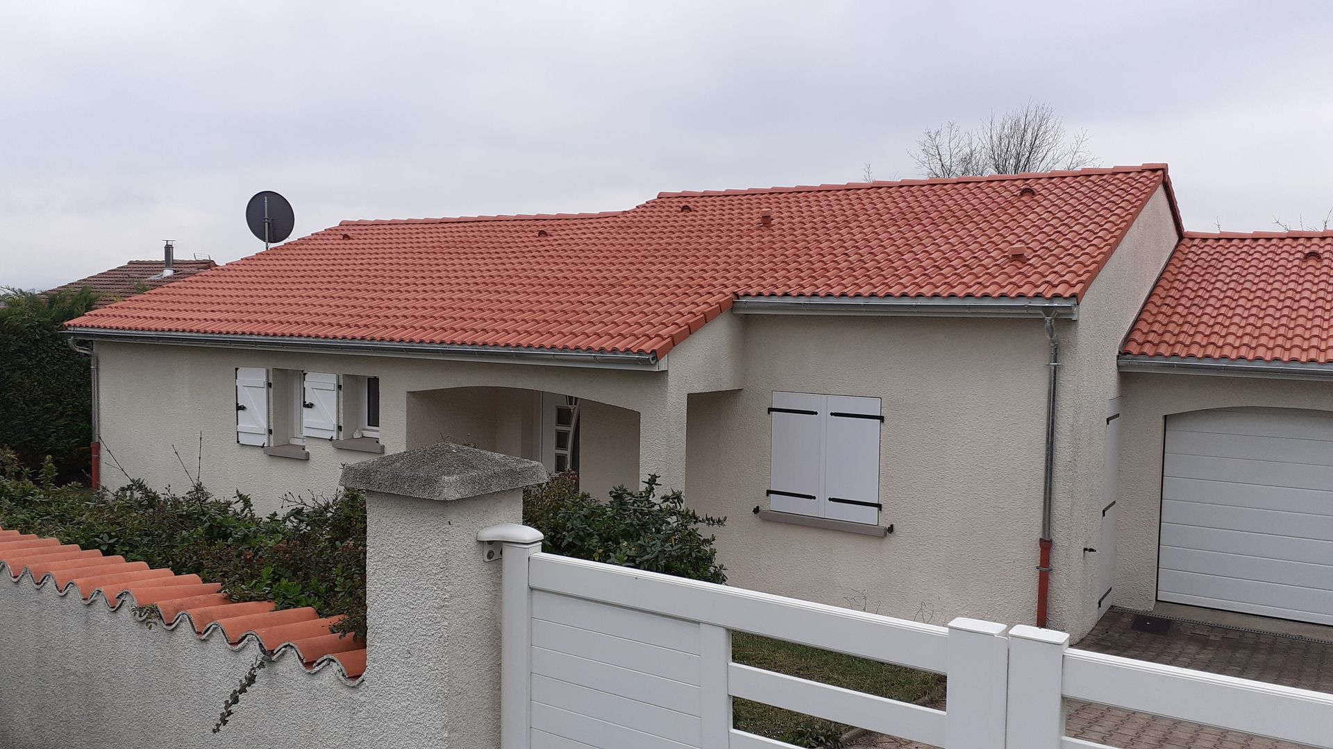 Travaux de nettoyage de toit