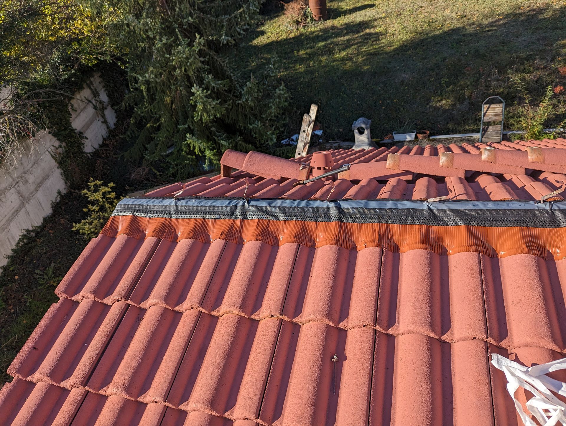 Réfection d'un toit en tuile par nos couvreurs