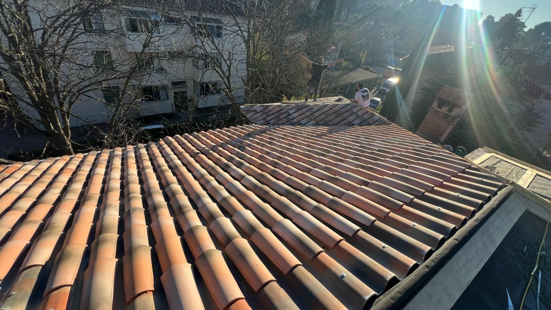 Toiture d'une maison vue du dessus.