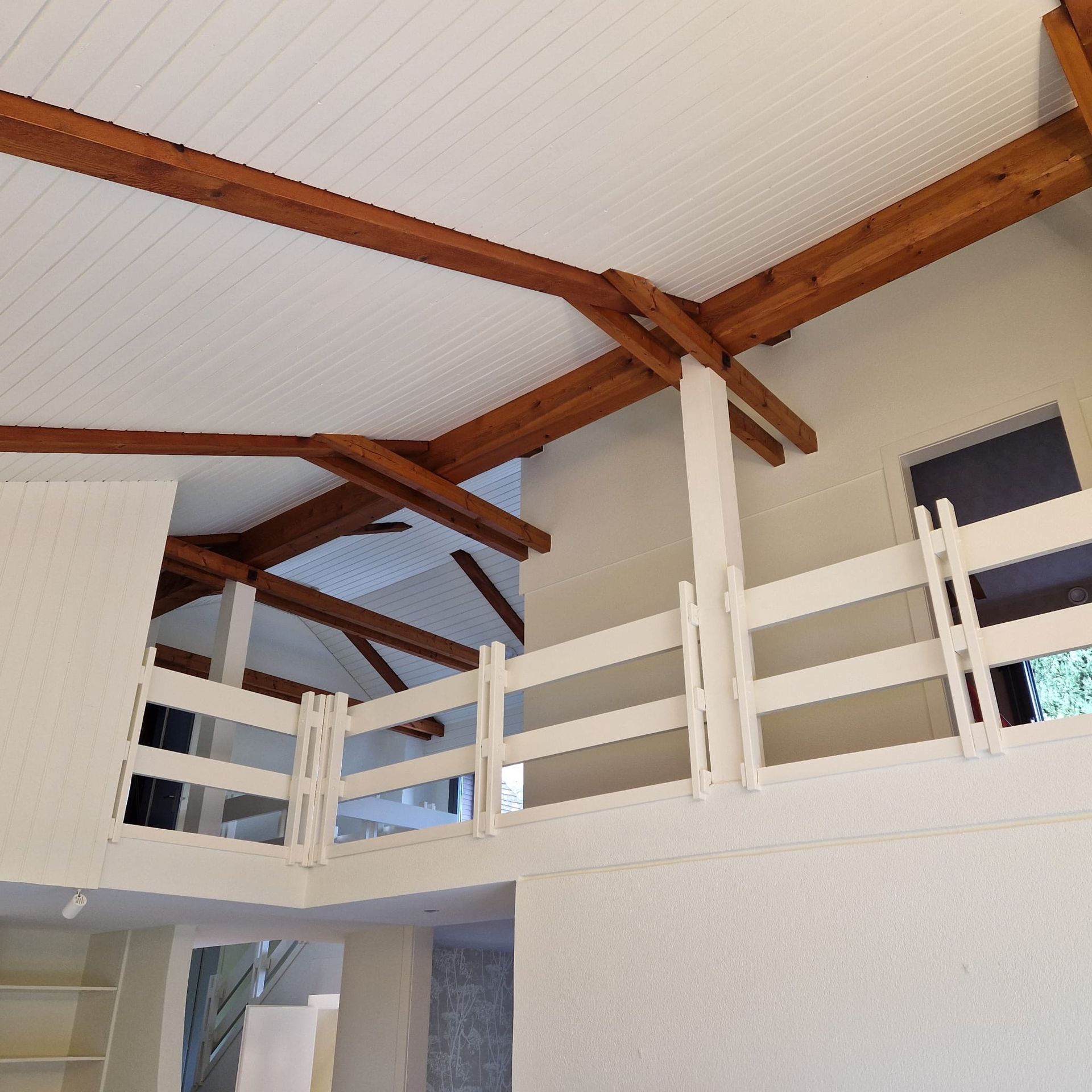 Une image d'une montagne avec un cercle blanc au milieu.