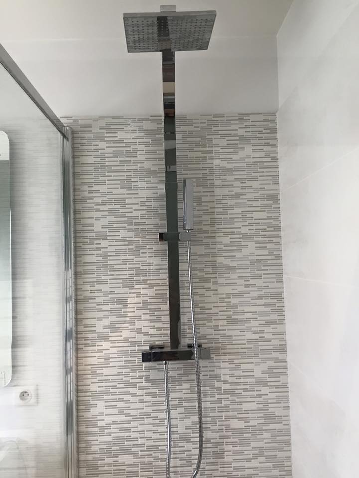 Faïence décorative pour douche italienne