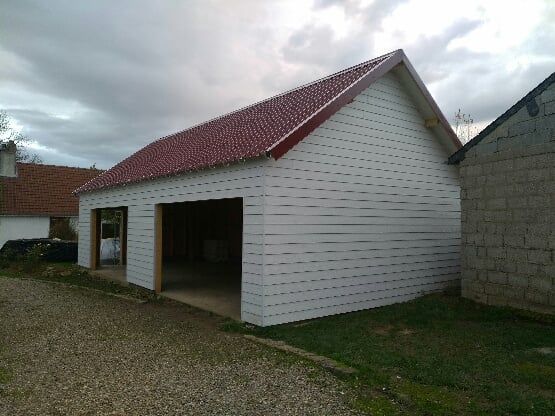 Garage double et façade en bardage