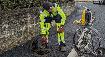 1 ouvrier du groupe Labat chez un particulier