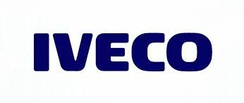 El logotipo de Iveco es azul y blanco sobre un fondo blanco.