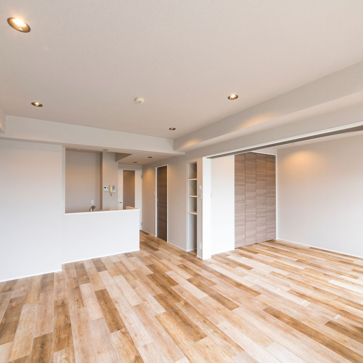 Un appartement avec du parquet