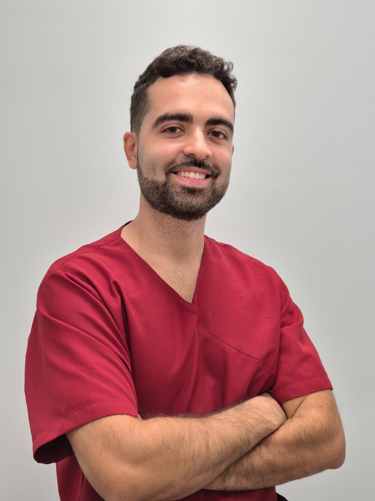 A logo for el parque clinica veterinaria with a cat and a dog