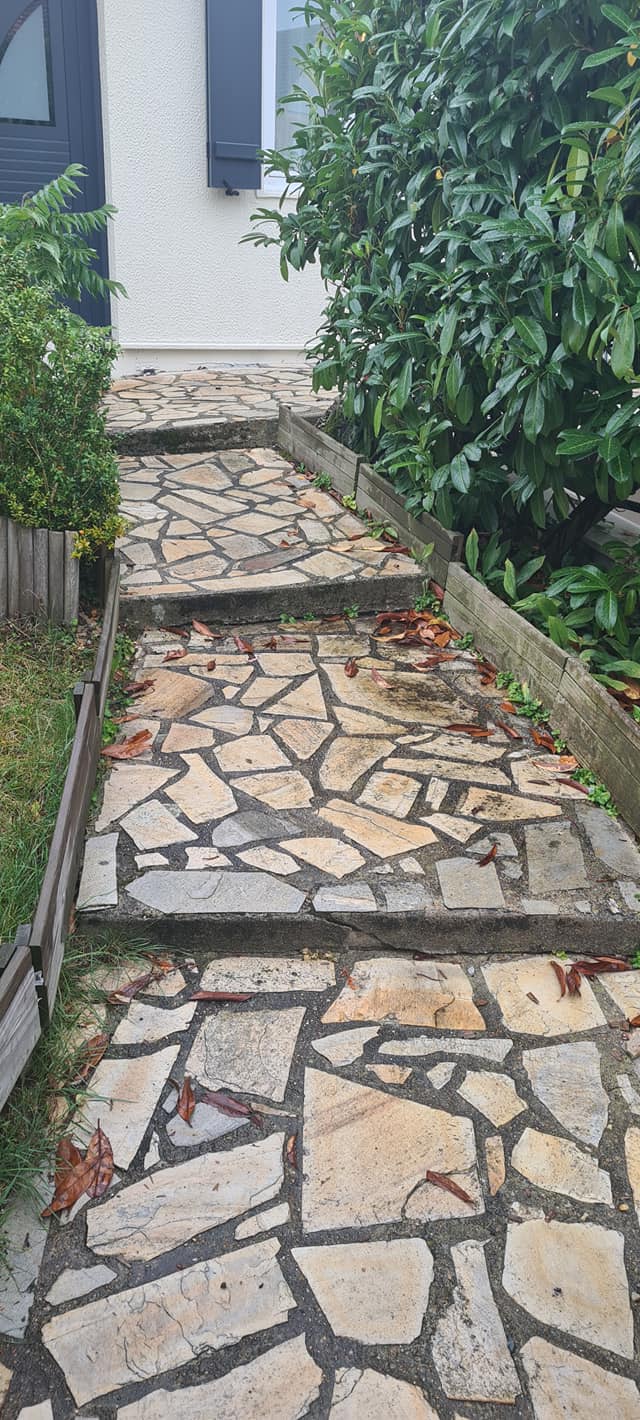 Escalier extérieur en dalles