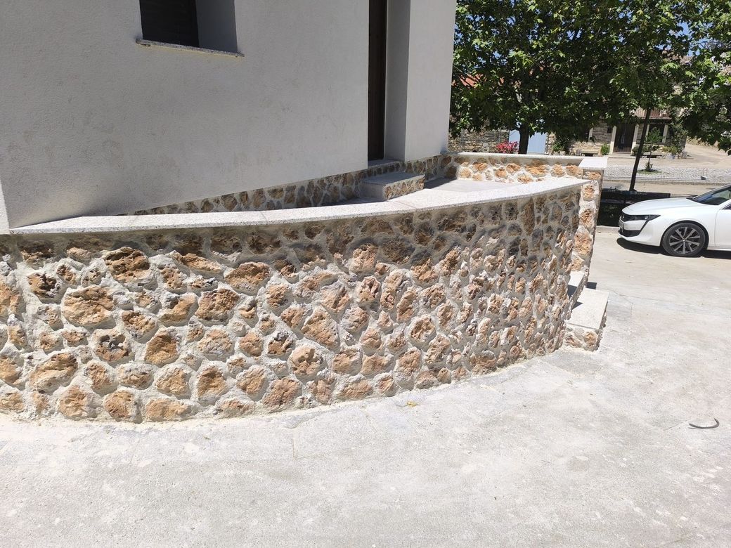 Trabajo de construcción y acabado de fachada