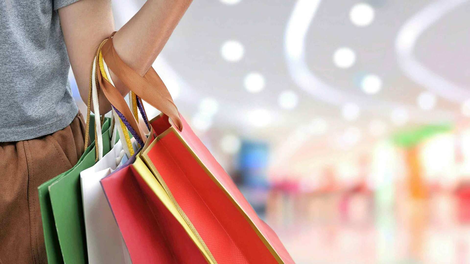 Une cliente dans un magasin