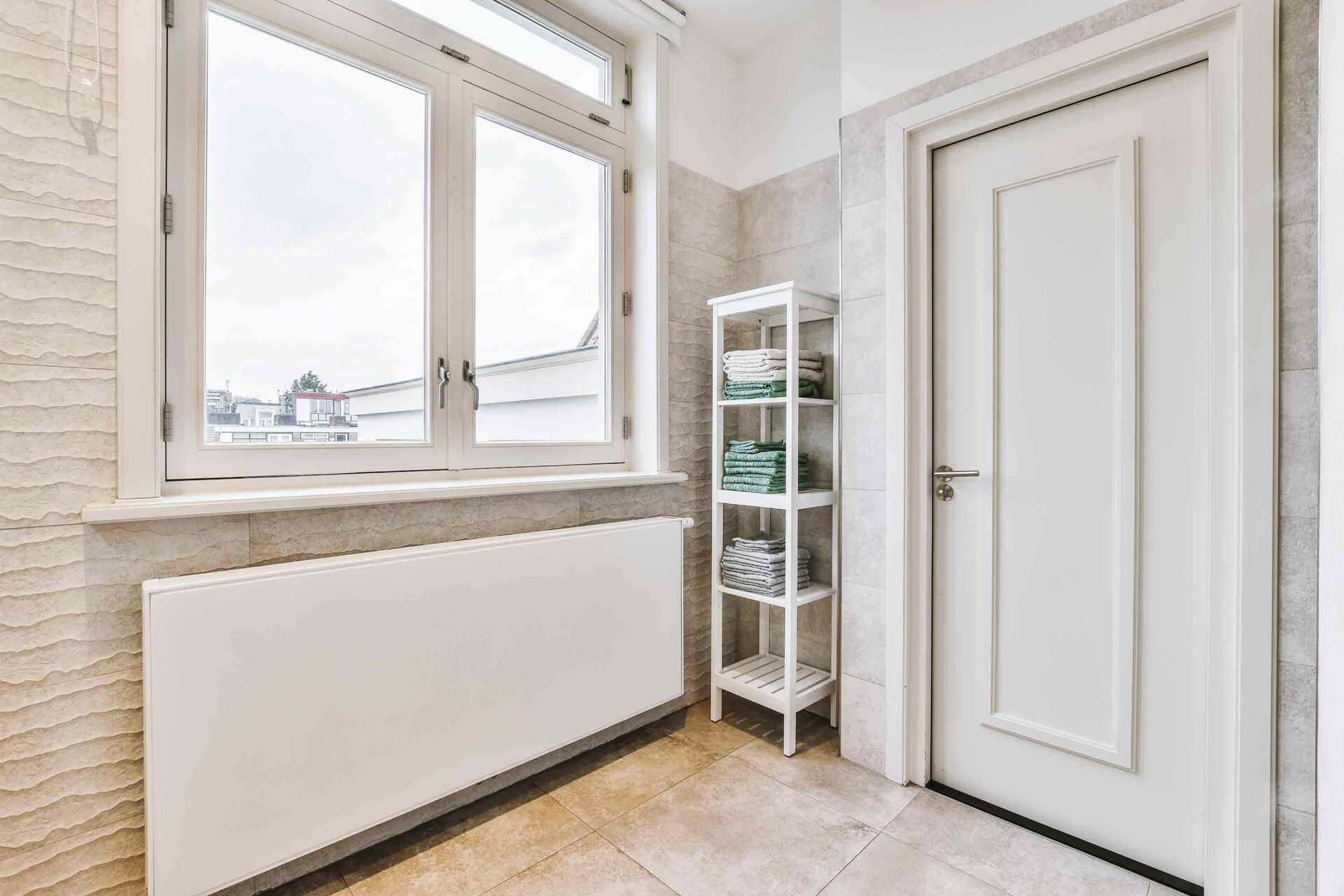 Radiateur électrique dans une salle de bains