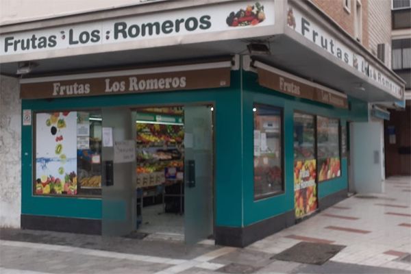 The front of a store called frutas los romeros