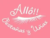Logotipo para "Allô!! Pestañas y Uñas" sobre fondo rosa: escritura y pestañas blancas.