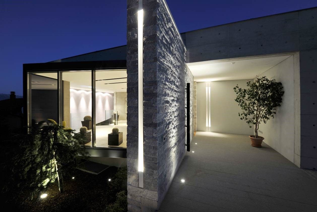 Villa in Carona, lawn and outside wall – Sangiorgio