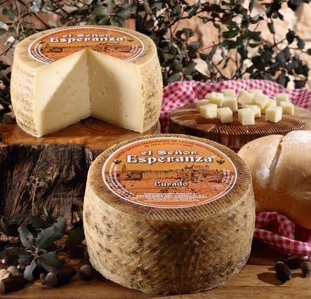 La palabra esperanza que está en un queso.