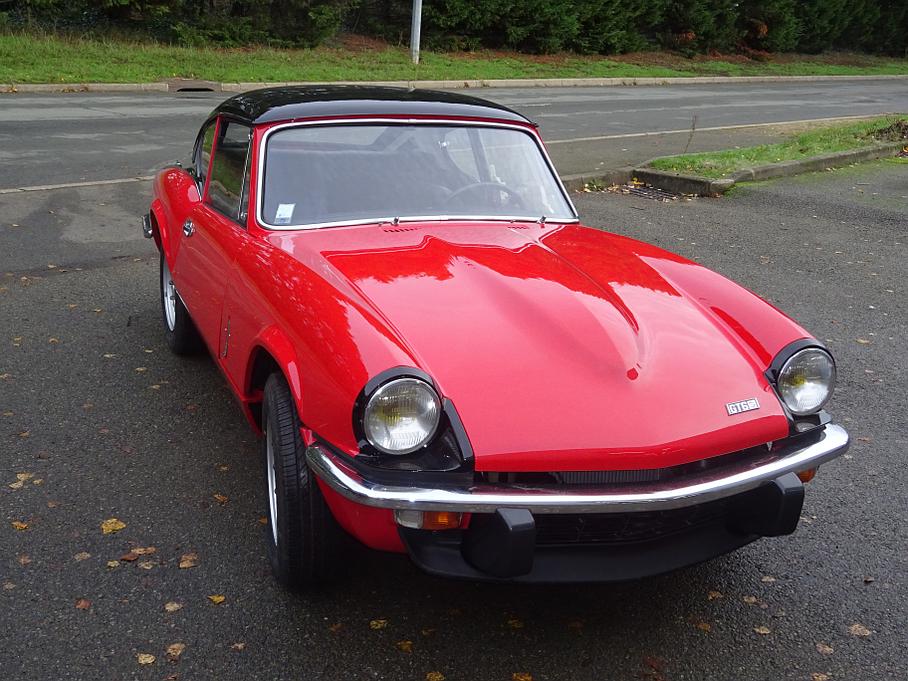 Livraison de la Triumph MK3 GT6 restaurée de 1973 à sa propriétaire et ses enfants pour Noël avec la présence de Bruno Vandestick.