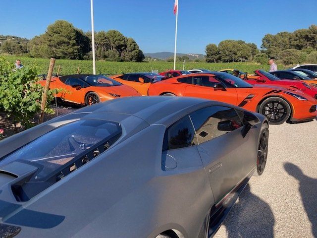 Multiples voitures de sport