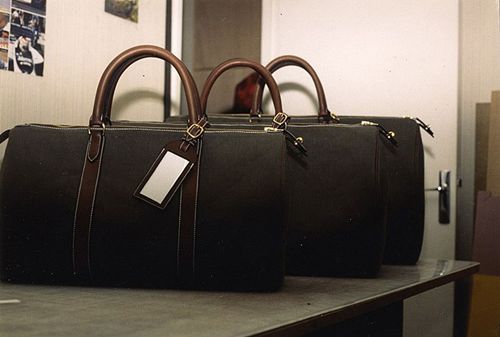 Photo de deux sacs de voyage en veau gras cousus main