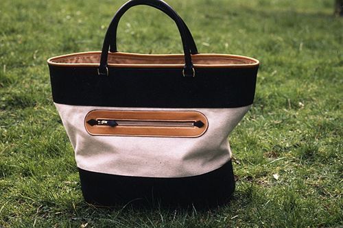 Photo d'un cabas en toile vachette noire