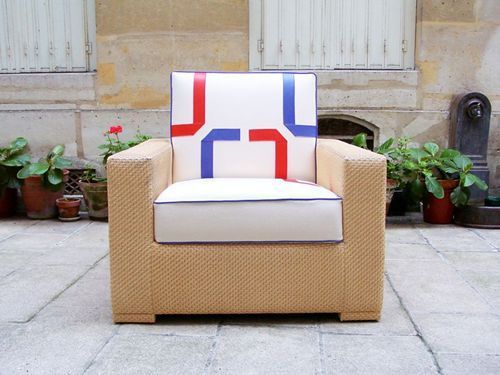 Photo d'un fauteuil avec motifs cousus 