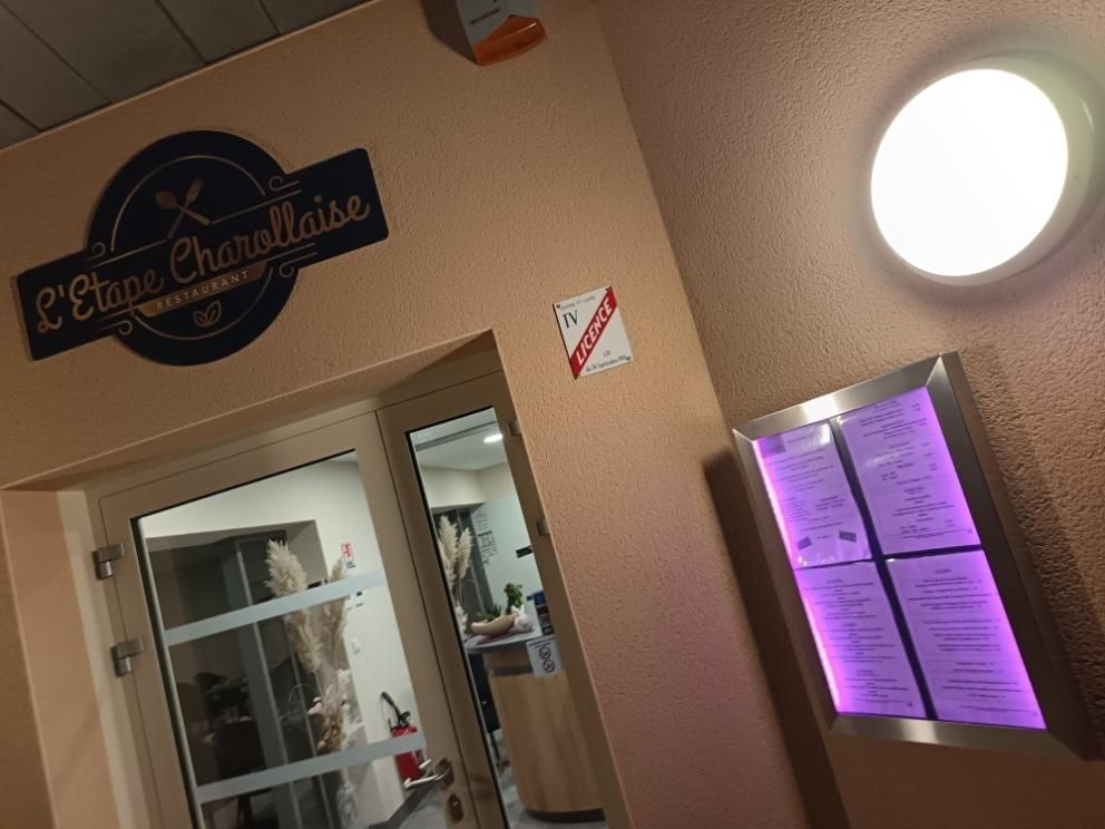 Nous sommes dans nos nouveaux locaux le parking se trouve au croisement à gauche sur la route de St Bonnet de Joux