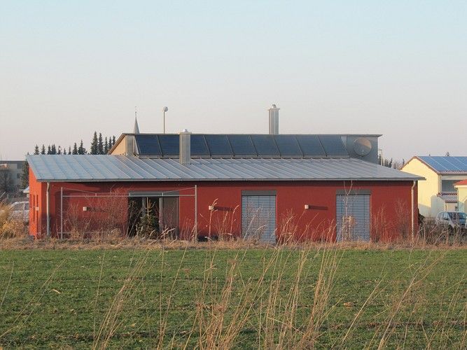 Haus mit roter Fassade