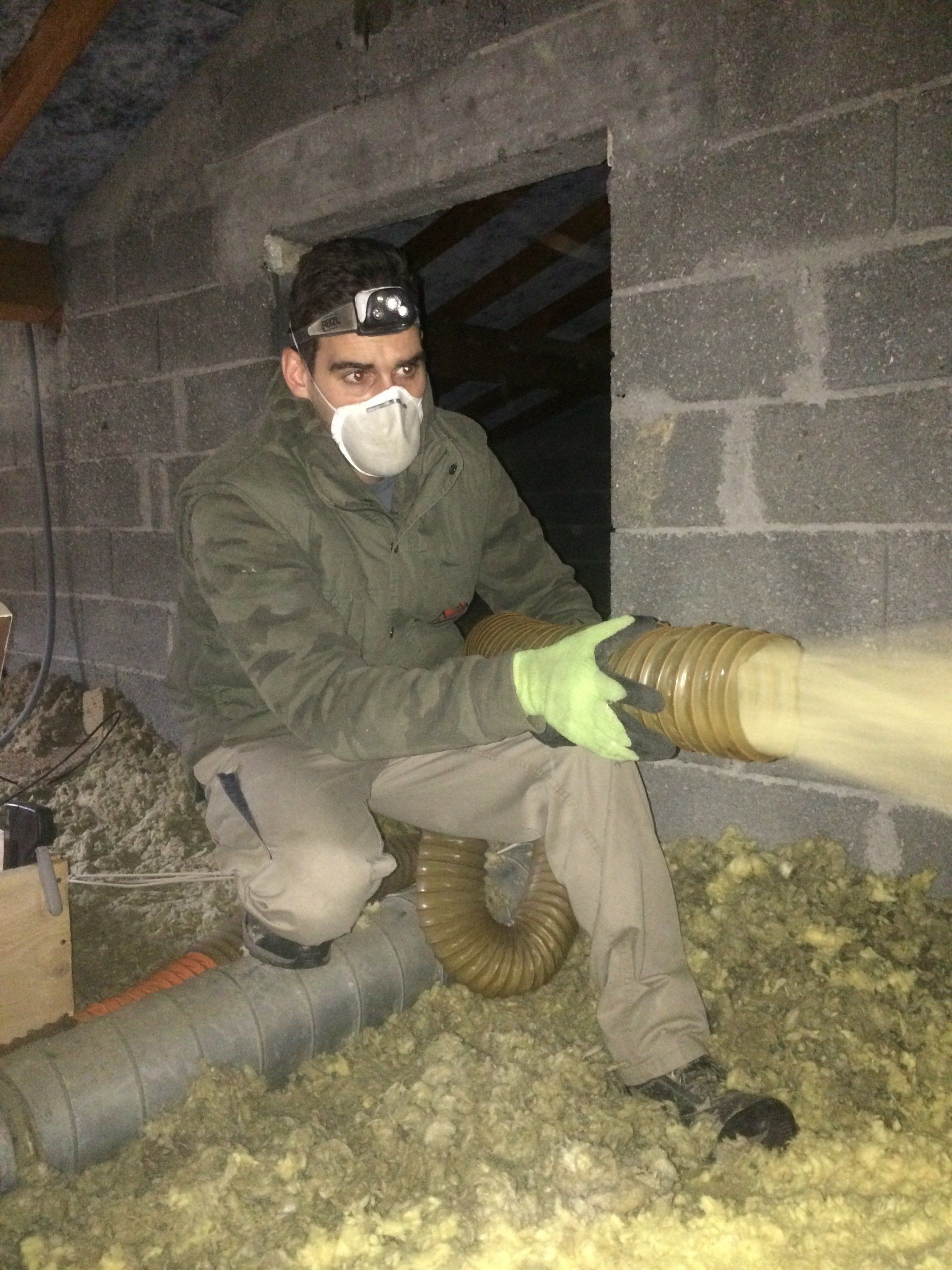 GTIsolation : applicateur souffleur dans les combles