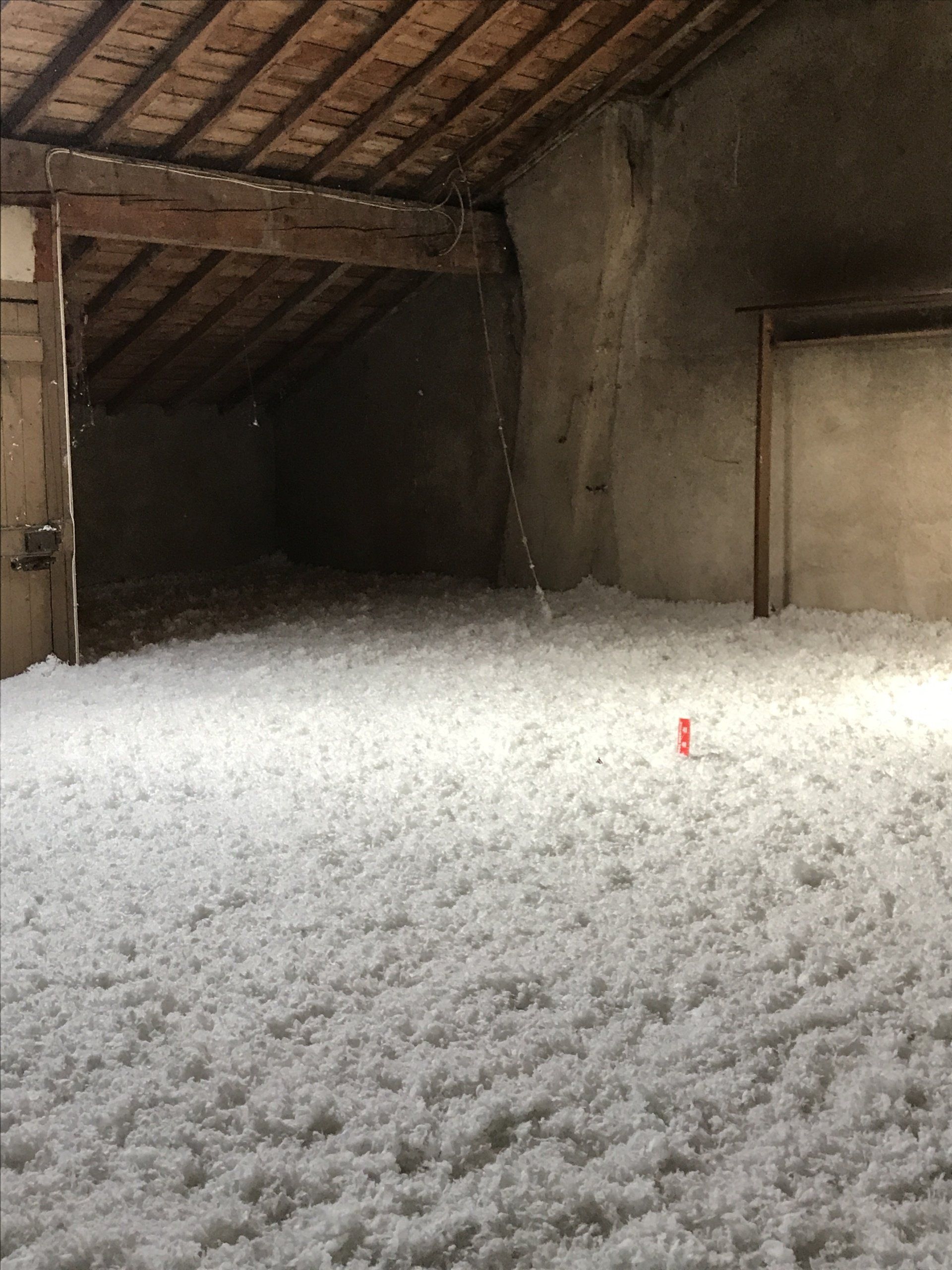 GTIsolation : laine de verre blanche dans les combles perdus