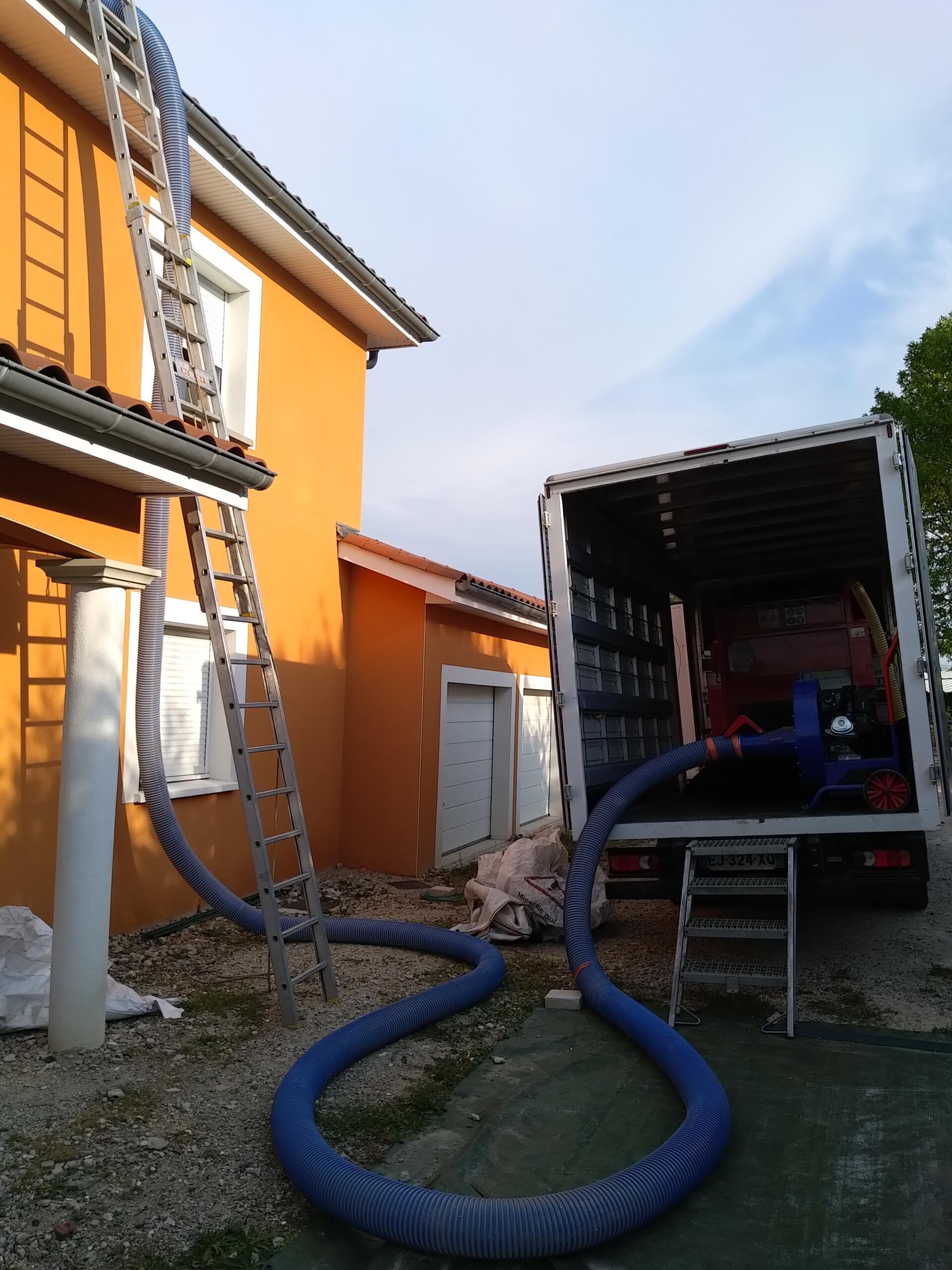 GTIsolation : Enlèvement ancien isolant par aspiration