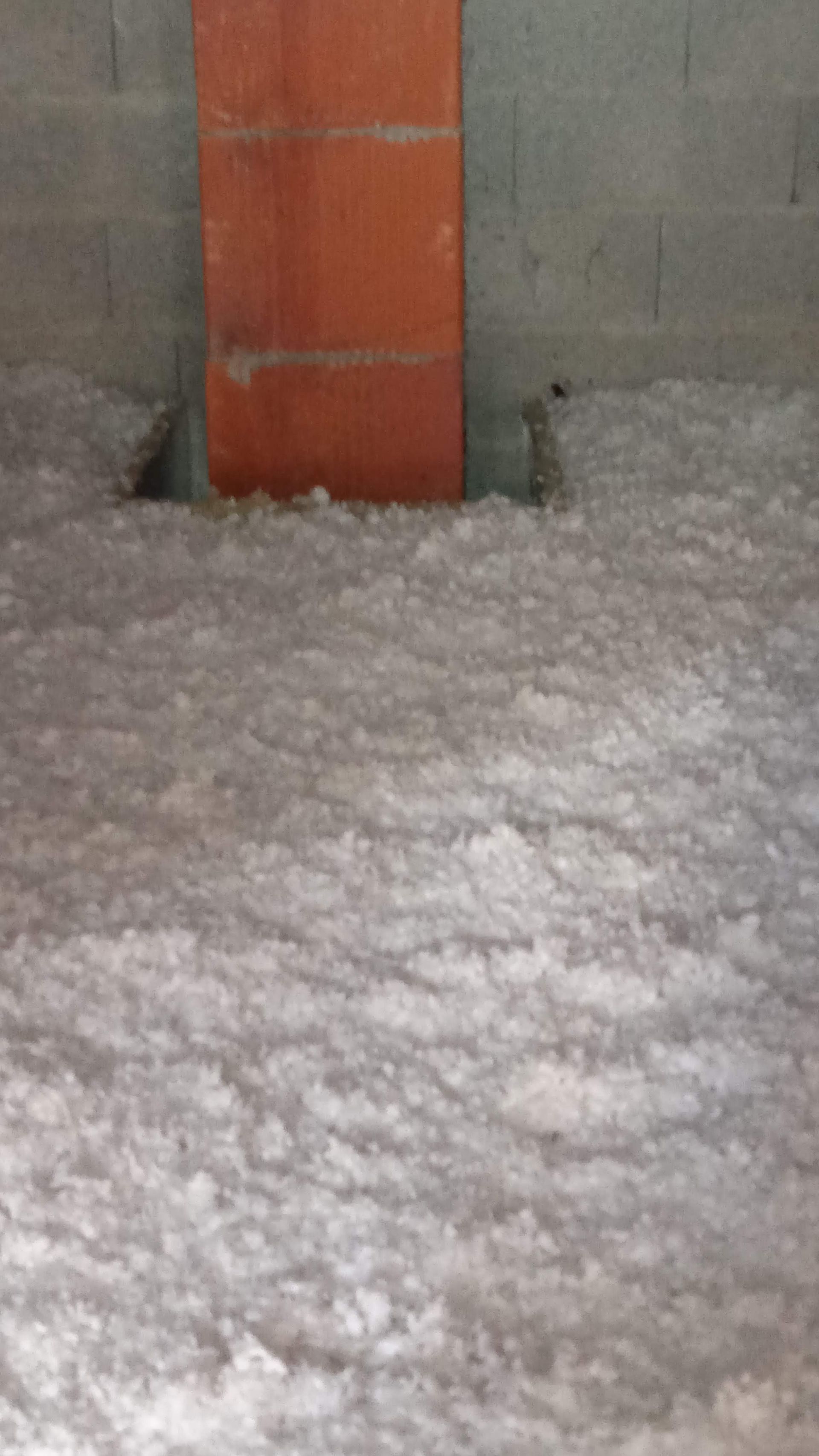 GTIsolation : Laine de verre blanche dans des combles 