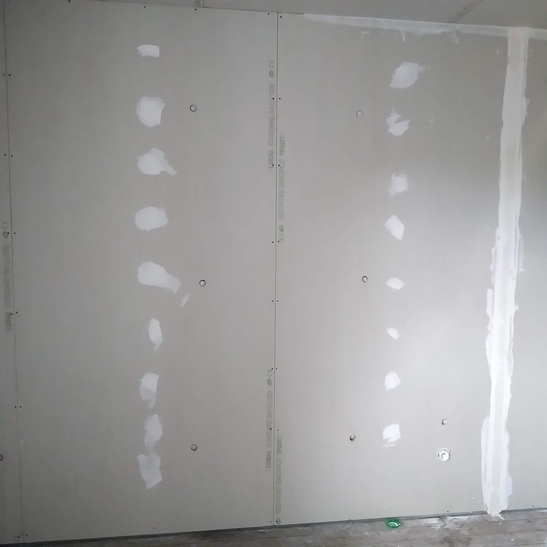 GTIsolation : perçage mur avant injection