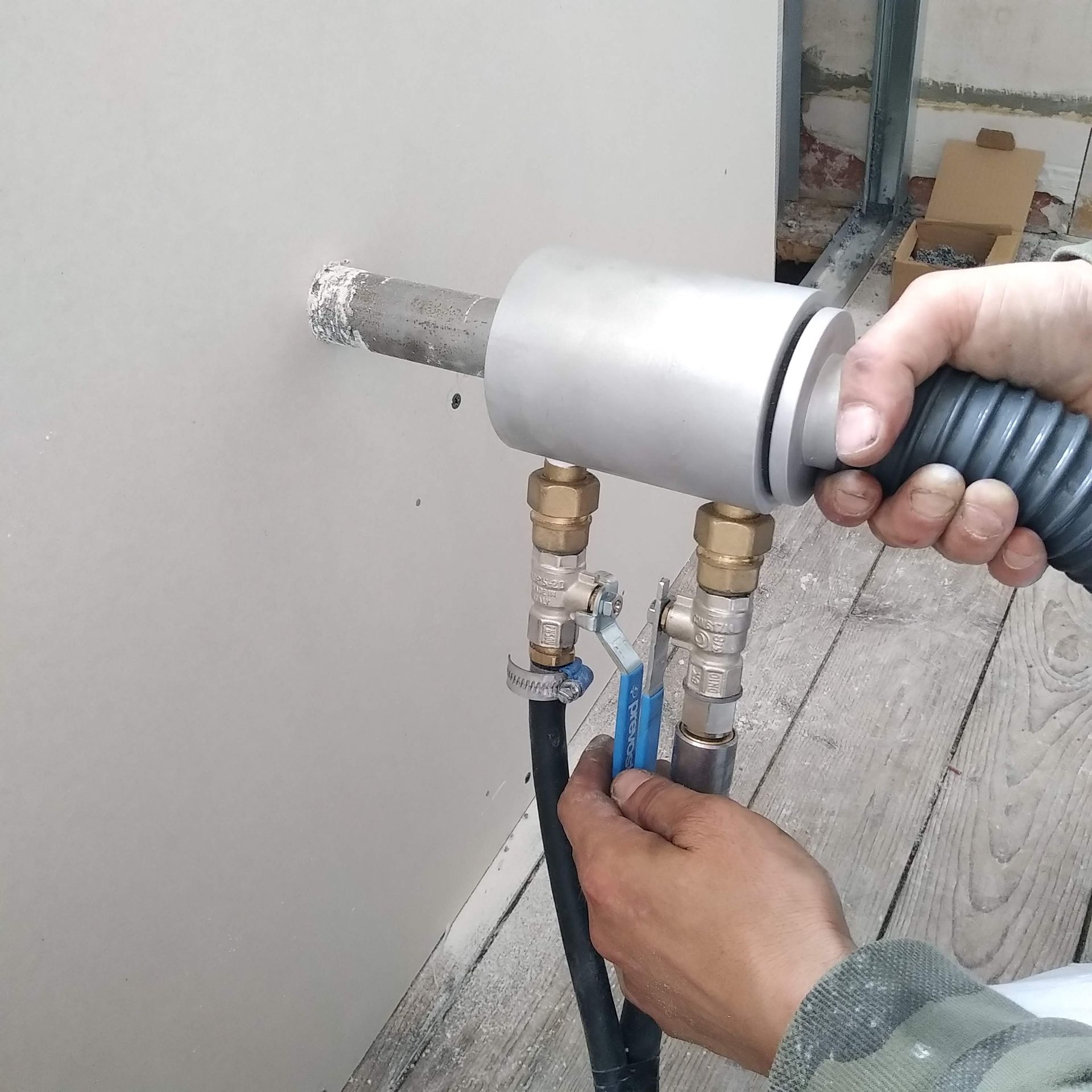 GTIsolation : pistolet d'injection Injectstyrène