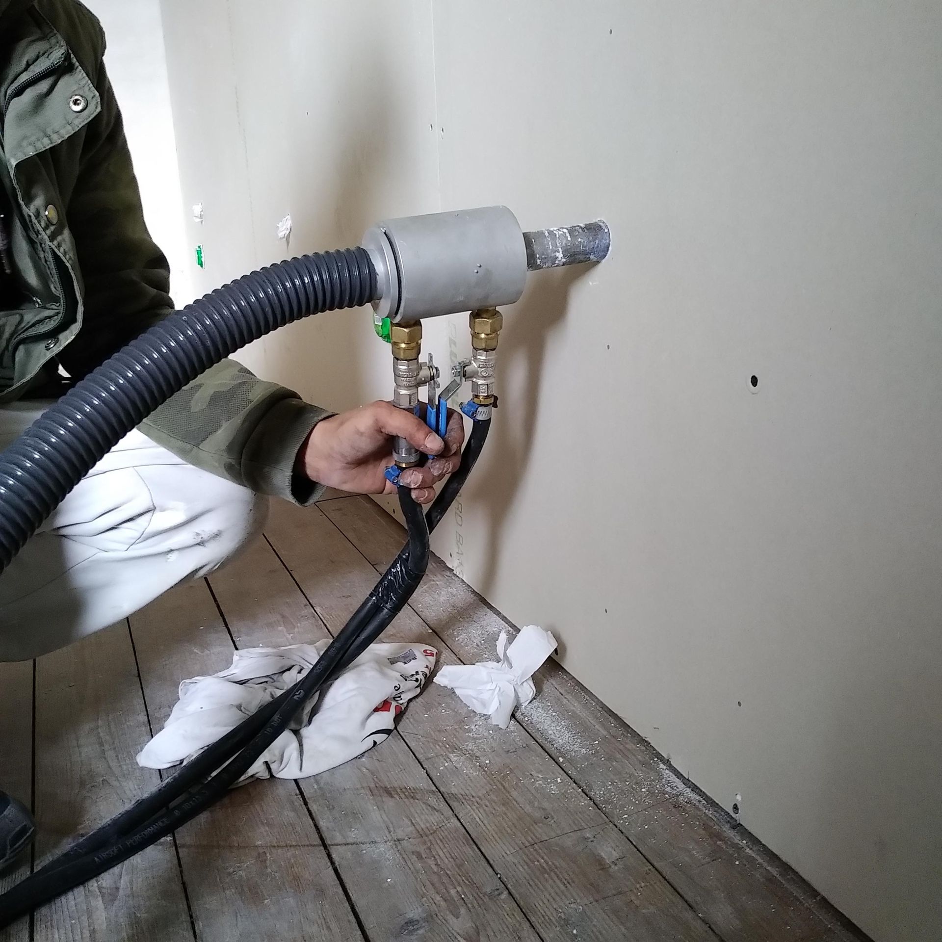 GTIsolation : pistolet d'injection Injectstyrène