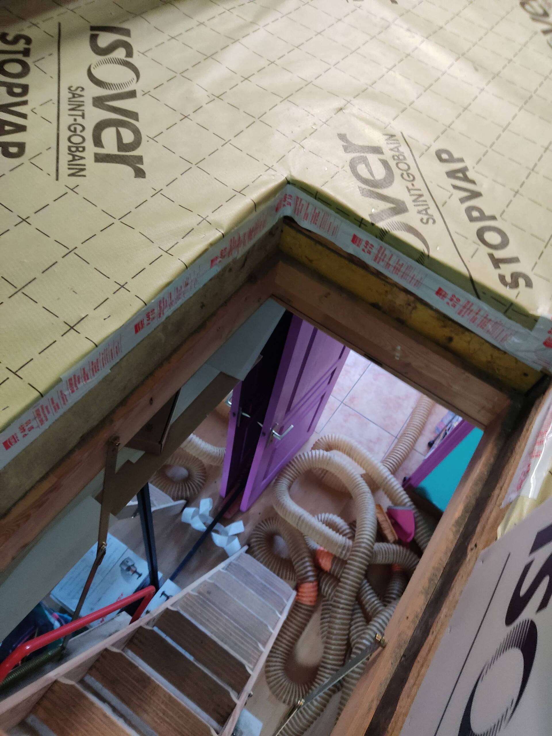 GTIsolation : pose d'une membrane pare vapeur dans les combles perdus