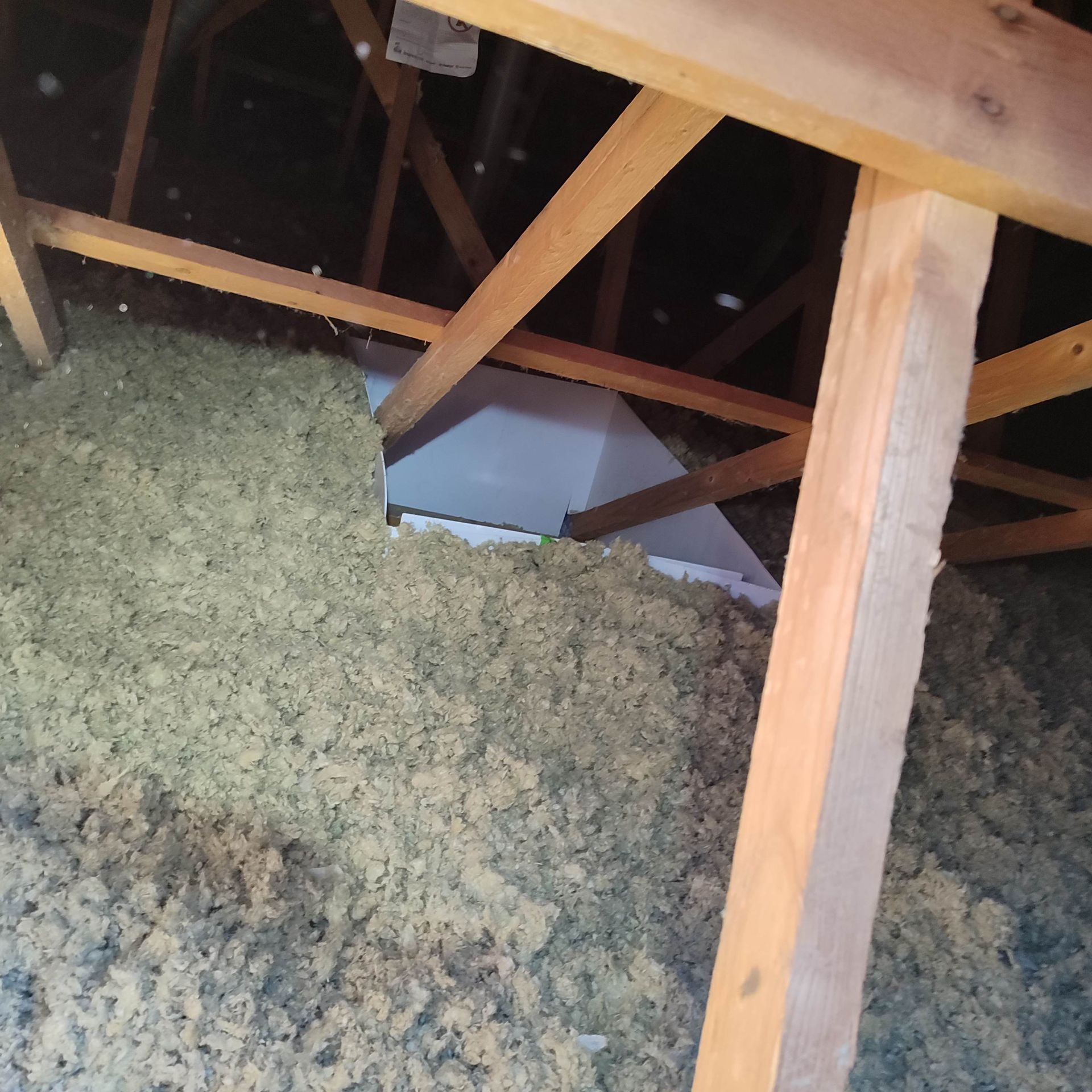 GTIsolation : Isolation de combles par soufflage de laine de roche 