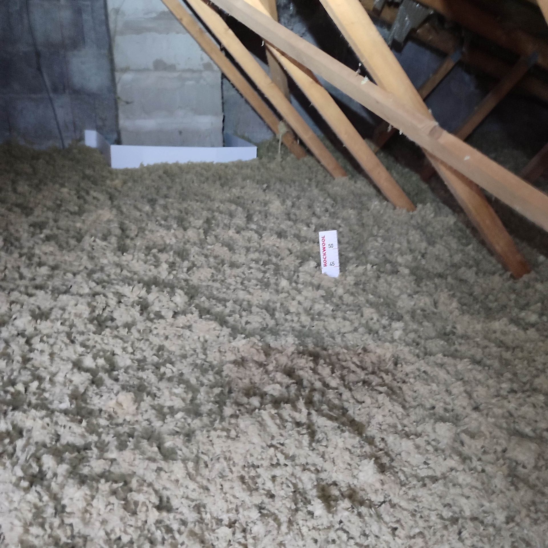 GTIsolation : Isolation de combles par soufflage de laine de roche 