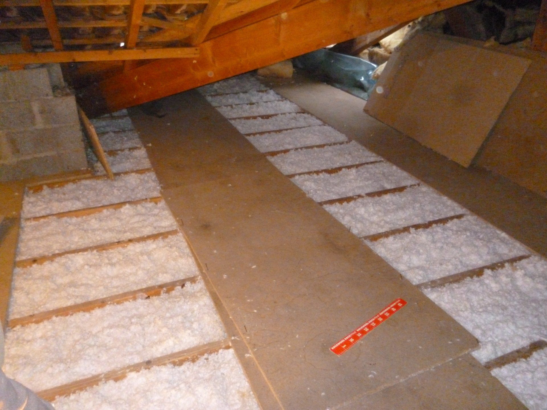 GTIsolation : laine de verre blanche dans les combles perdus